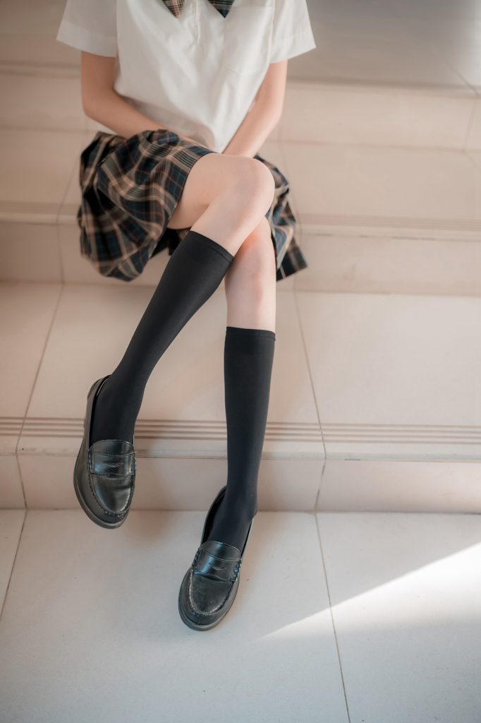 風(fēng)之領(lǐng)域精品寫真@No.075 JK黑絲長(zhǎng)筒襪 [46/268MB]插圖1