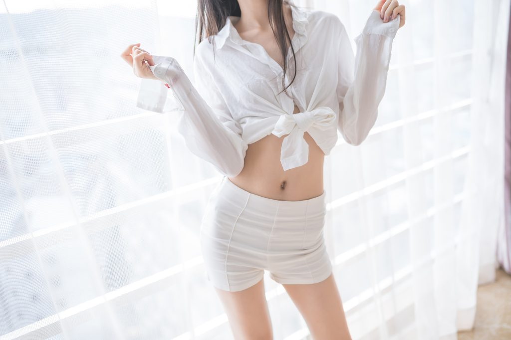 風(fēng)之領(lǐng)域精品寫真@No.103 一席白色超短褲 [46P/130MB]插圖1