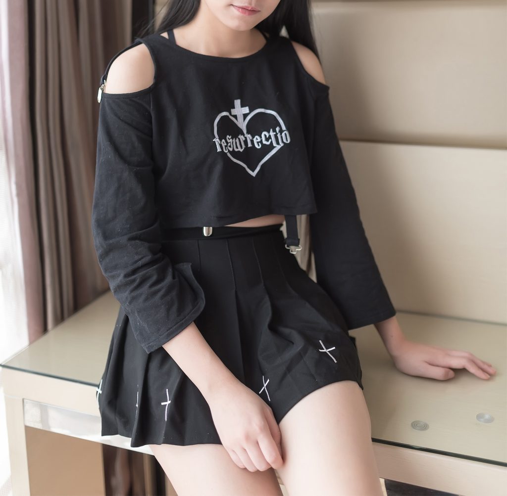 風(fēng)之領(lǐng)域精品寫真@No.148 黑色吊帶短裙 [40P/203MB]插圖2