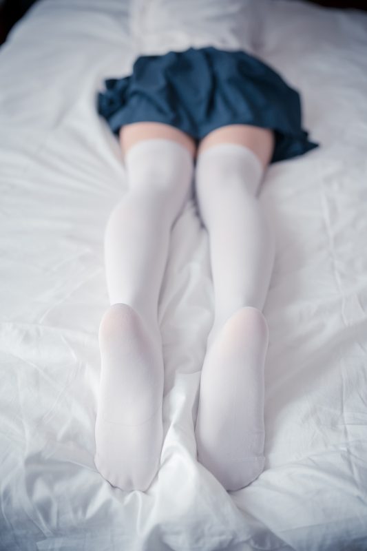 風(fēng)之領(lǐng)域精品寫(xiě)真@No.153 制服白絲 藍(lán)色短裙 [44P/118MB]-無(wú)料攝影圈