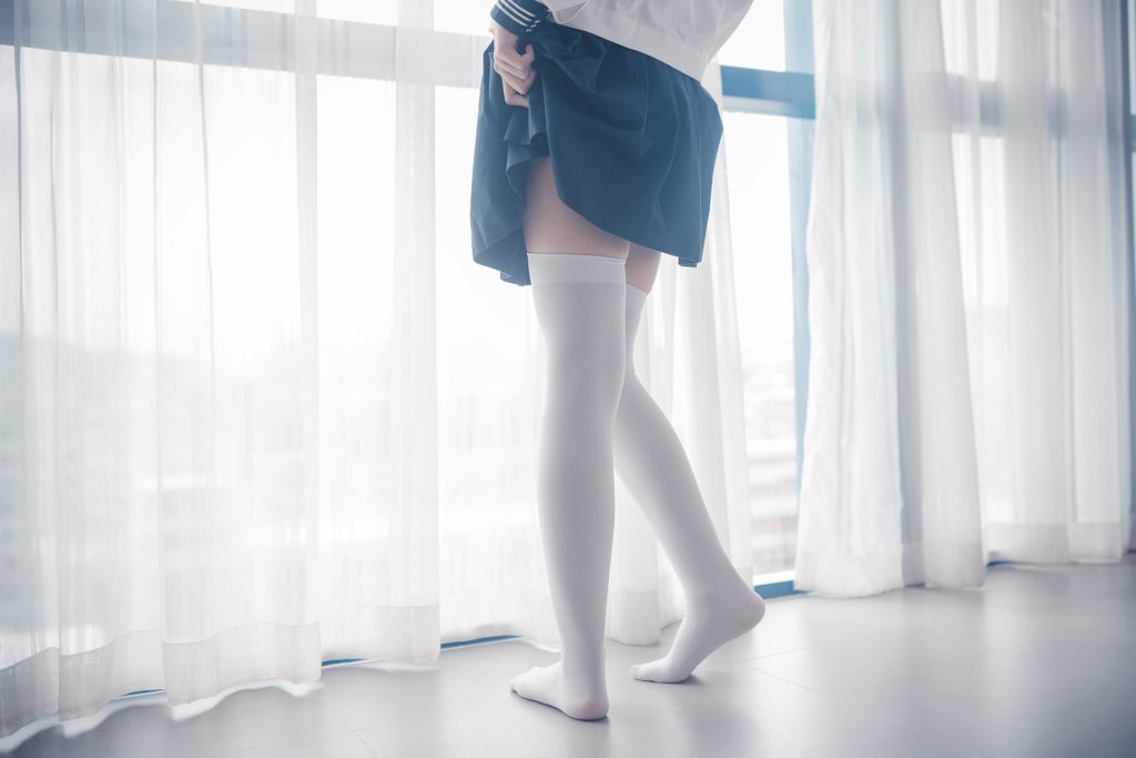 風之領域精品寫真@No.153 制服白絲 藍色短裙 [44P/118MB]插圖2