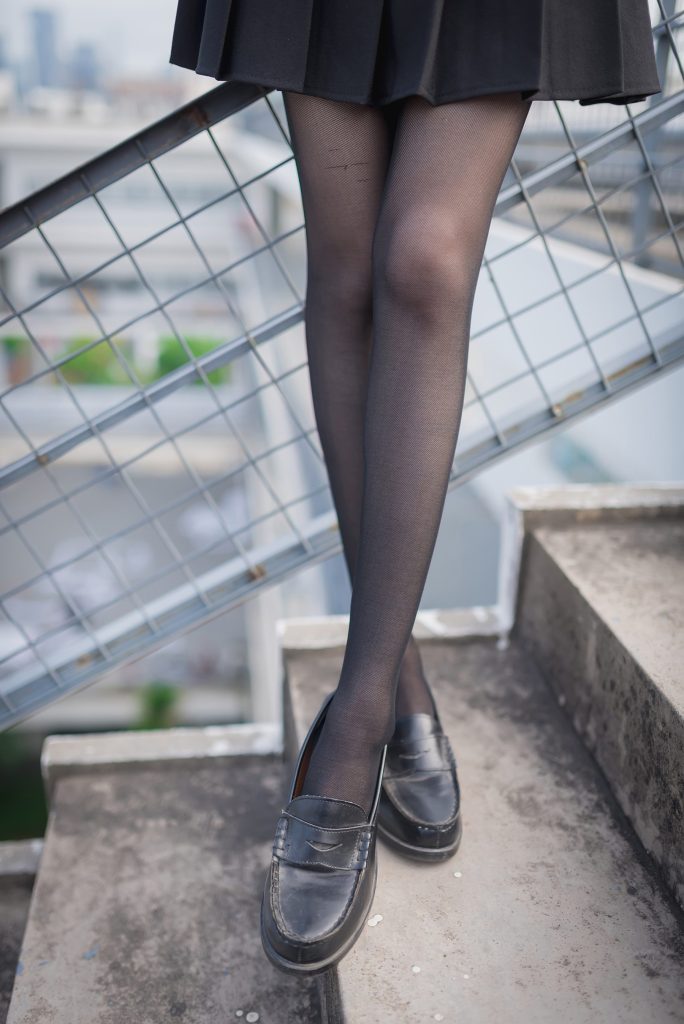 風(fēng)之領(lǐng)域精品寫(xiě)真@No.167 天臺(tái)的短裙黑絲 [47P/174MB]插圖