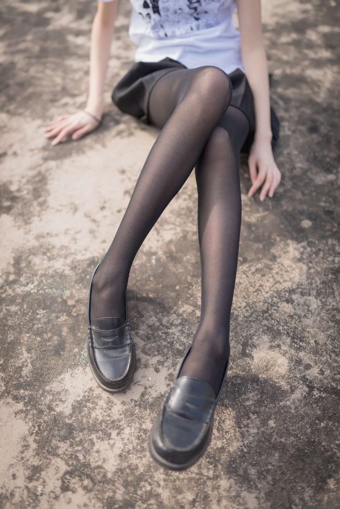 風(fēng)之領(lǐng)域精品寫(xiě)真@No.167 天臺(tái)的短裙黑絲 [47P/174MB]插圖1