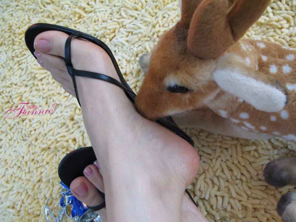 Fannie芬妮美足園 No.001 2008圣誕快樂（高跟裸足）[57P/182MB]插圖3