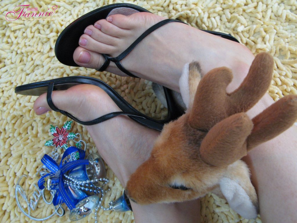 Fannie芬妮美足園 No.001 2008圣誕快樂（高跟裸足）[57P/182MB]插圖