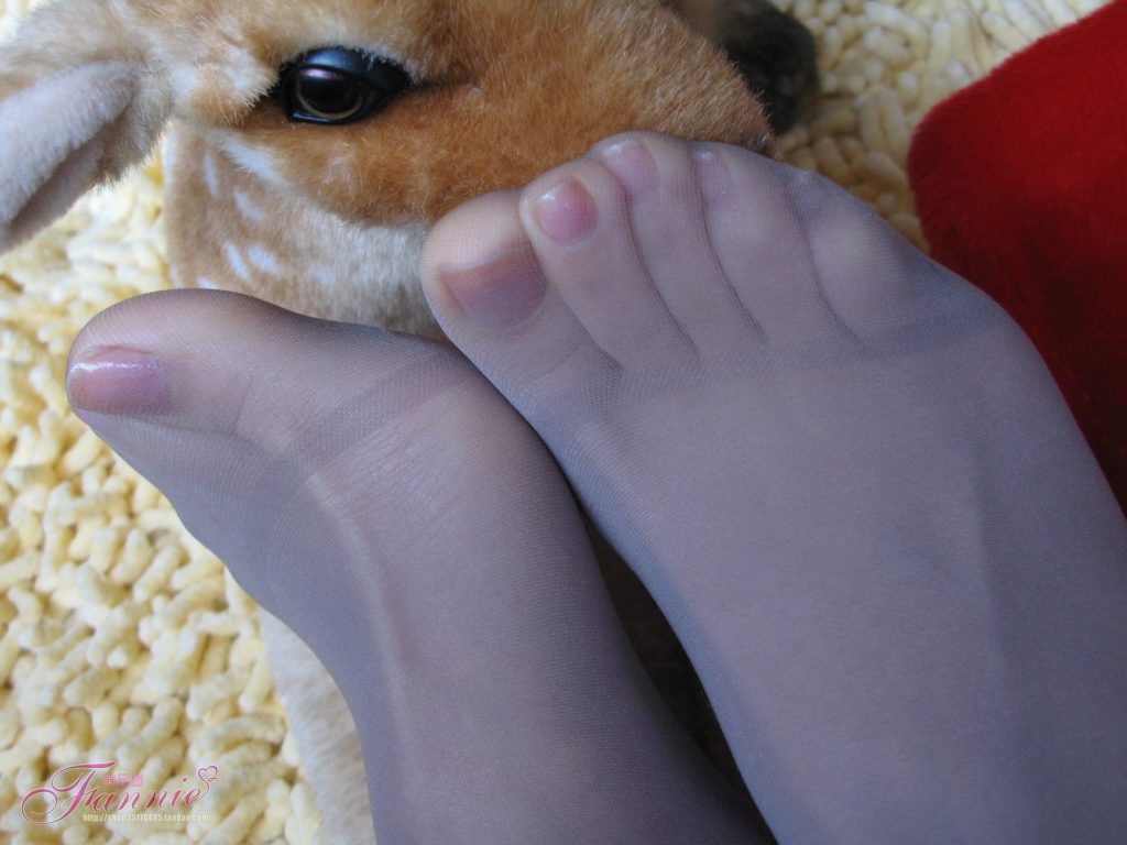 Fannie芬妮美足園 No.004 2008圣誕快樂（絲族） [86P/250MB]插圖3