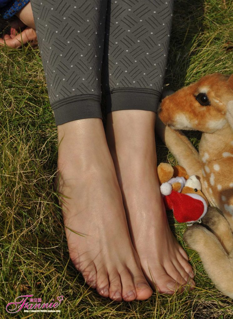 Fannie芬妮美足園 010 2011圣誕快樂（裸足）[79P/140MB]插圖