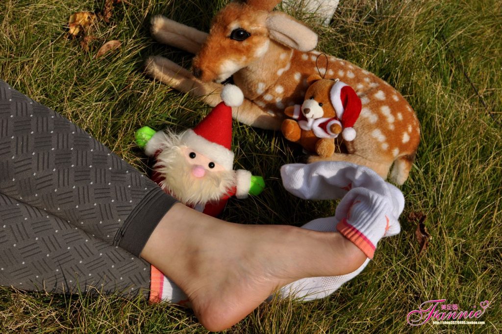 Fannie芬妮美足園 010 2011圣誕快樂（裸足）[79P/140MB]插圖1