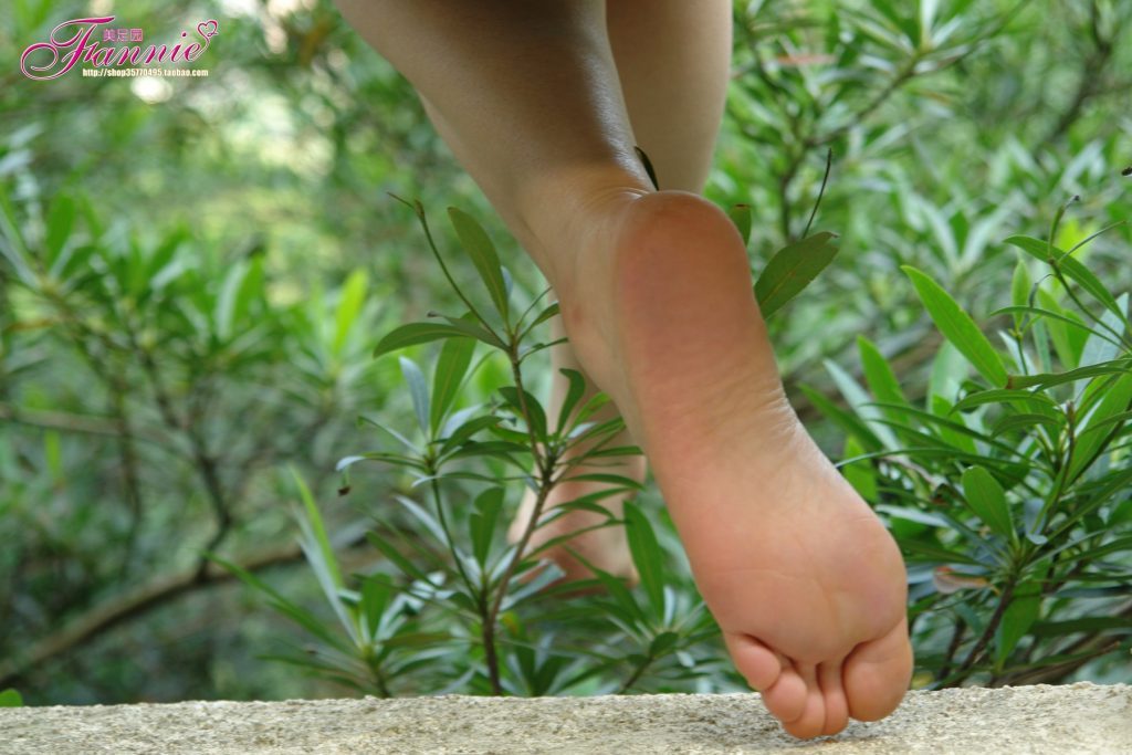 Fannie芬妮每足園 No.090 穿過綠蔭 [36P/100MB]插圖3