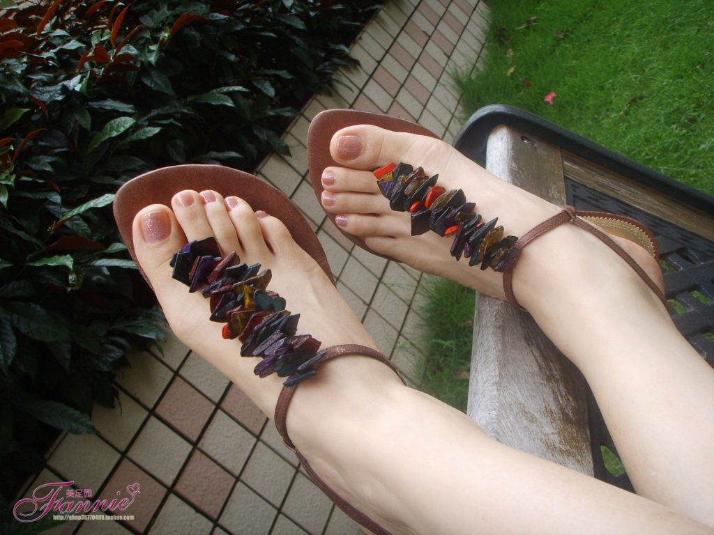 Fannie芬妮每足園 No.136 風(fēng)起時(shí)，勾起無(wú)限風(fēng)光-裸足 [30P/32MB]插圖1