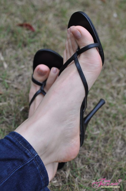 Fannie芬妮每足園 No.137 高跟裸足特寫 [31P/105MB]-無料攝影圈