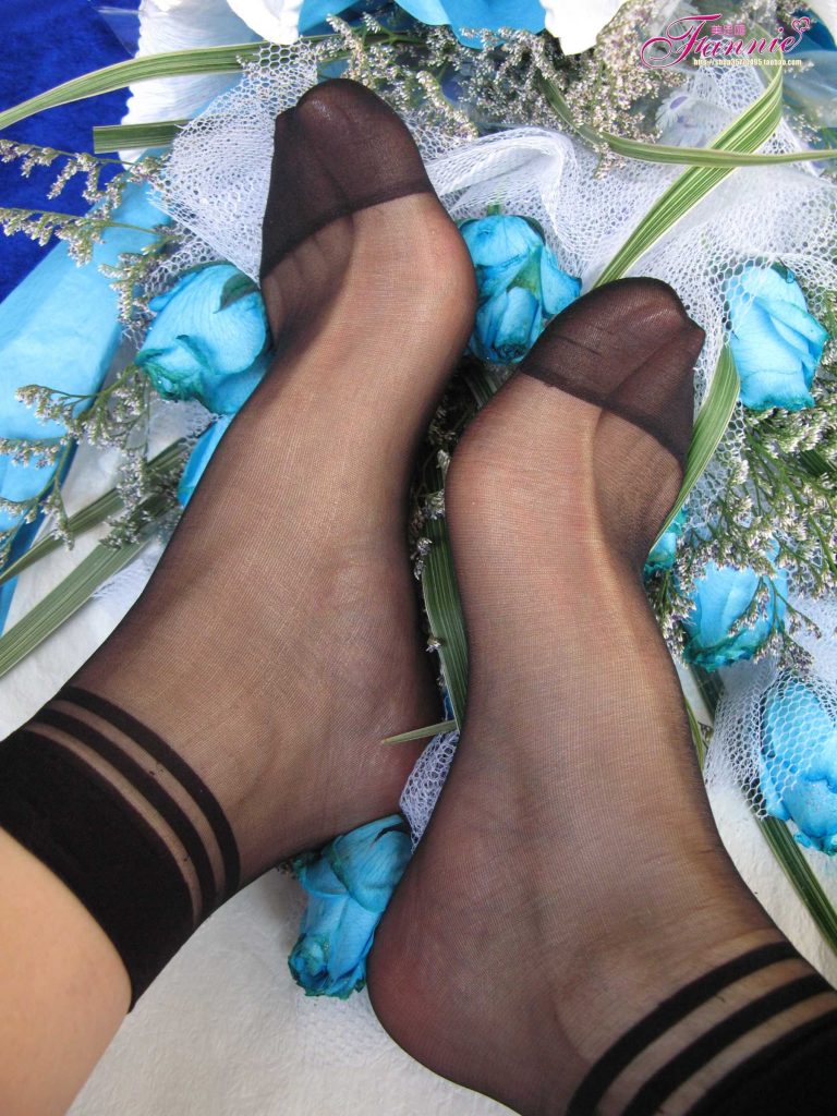 Fannie芬妮每足園 No.244 藍(lán)色魅音 藍(lán)色相思海（黑絲） [80P/188MB]插圖2