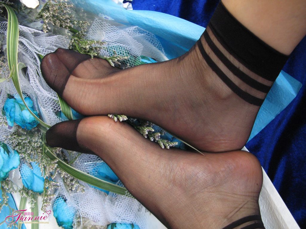 Fannie芬妮每足園 No.244 藍(lán)色魅音 藍(lán)色相思海（黑絲） [80P/188MB]插圖3