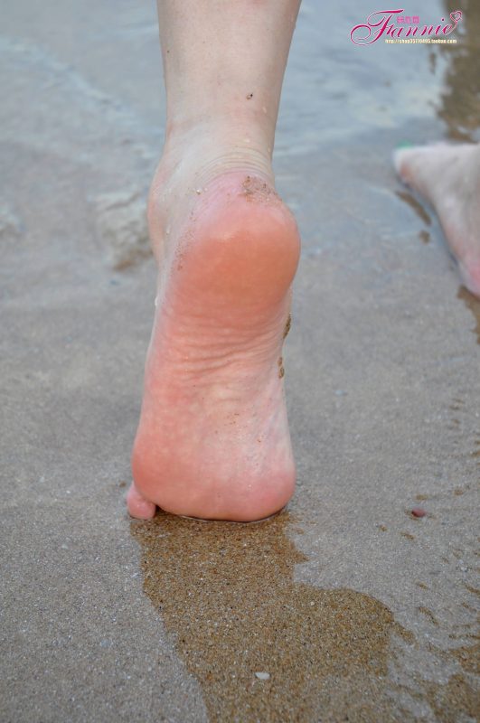 Fannie芬妮每足園 No.247 藍(lán)天，白云，碧海 [132P/369MB]-無(wú)料攝影圈