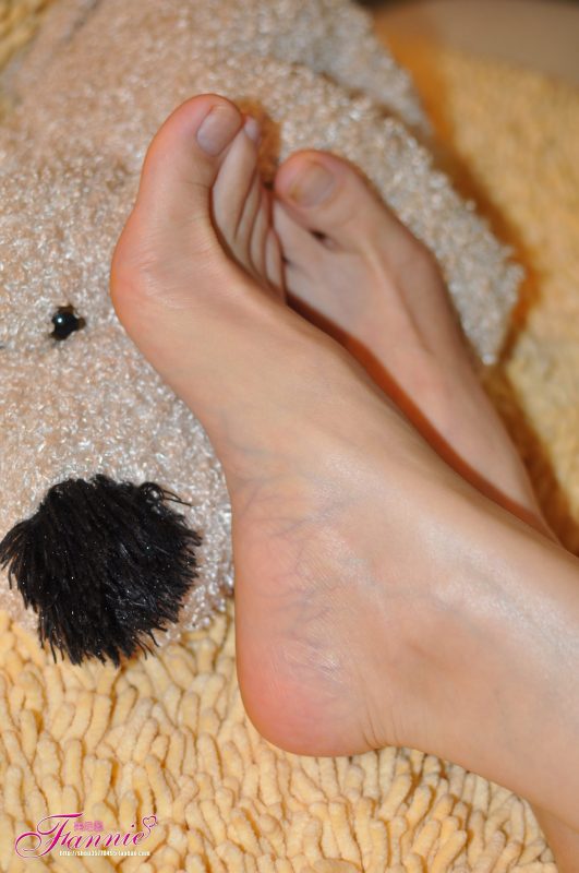 Fannie芬妮每足園 No.261 裸色-1 [44P/91MB]-無(wú)料攝影圈