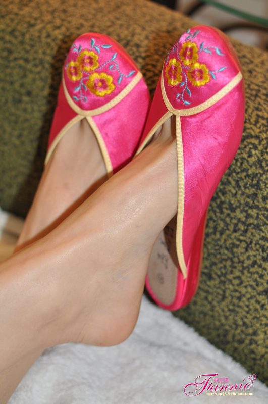 Fannie芬妮每足園 No.277 裸足高跟肉絲特輯 [55P/167MB]-無(wú)料攝影圈