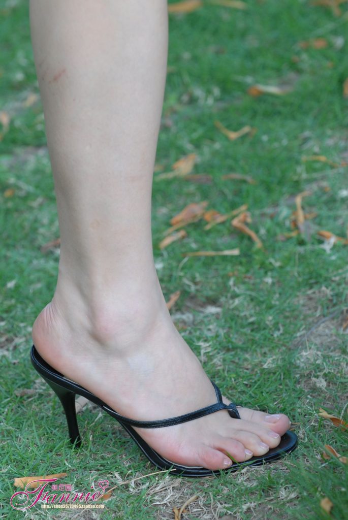 Fannie芬妮每足園 No.284 綠草如茵的家園 芳香盈路 [33P/99MB]插圖