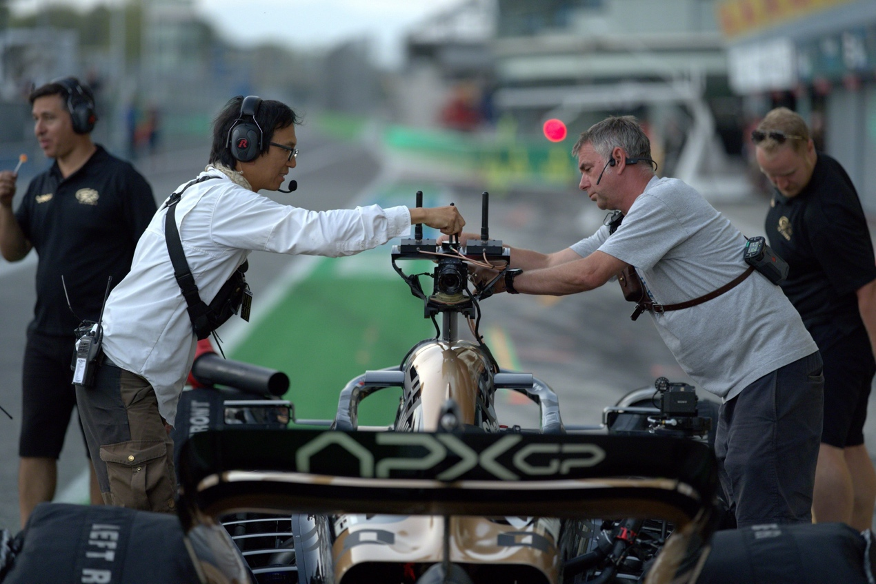 在時(shí)速322公里的F1賽車上、捕捉瞳孔里的情感起伏插圖2