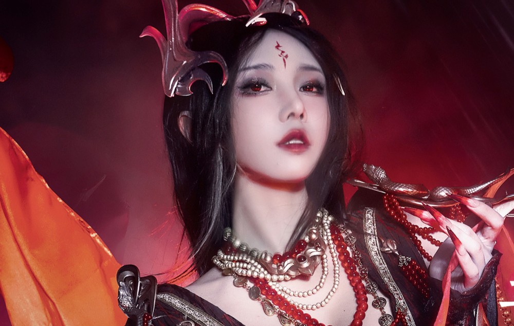 離譜！知名女Coser參展CP29隨身攜帶保鏢，險(xiǎn)些被黑衣宅男強(qiáng)行擄走插圖