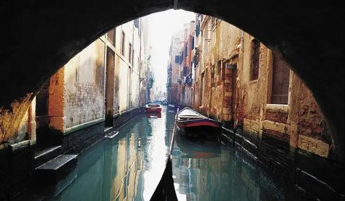 框架式構(gòu)圖的工作原理-無料攝影圈