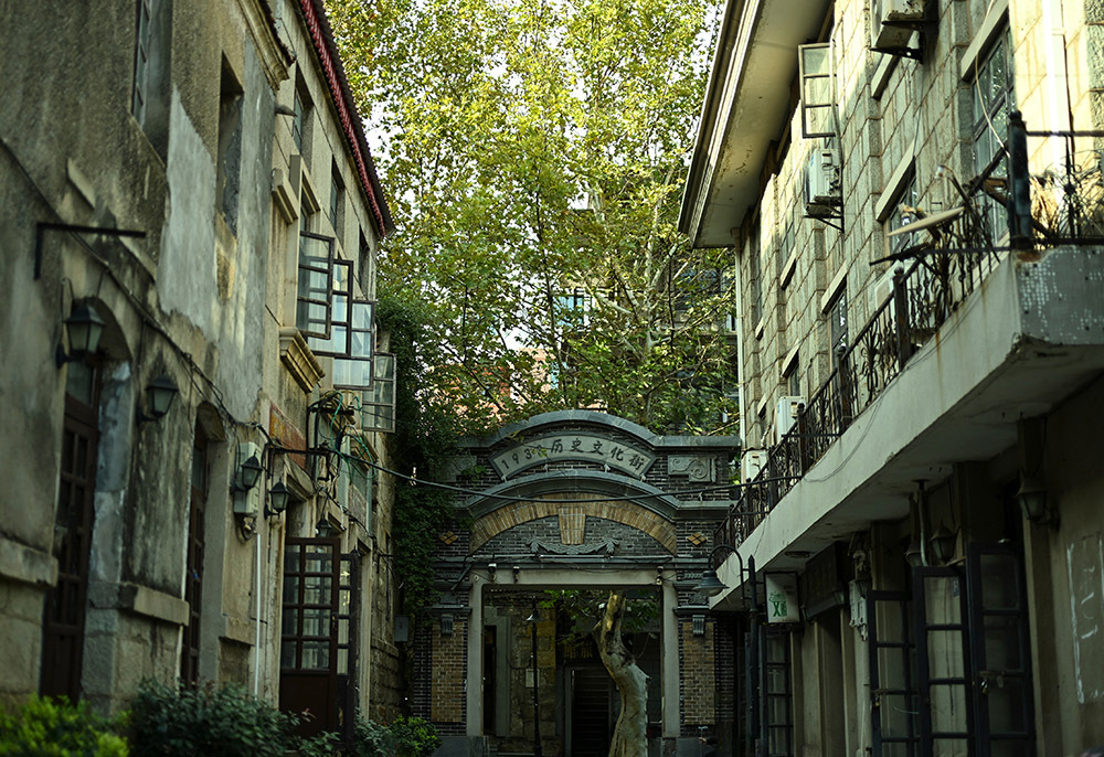 鏡頭下的老街：用光影營(yíng)造故事感插圖