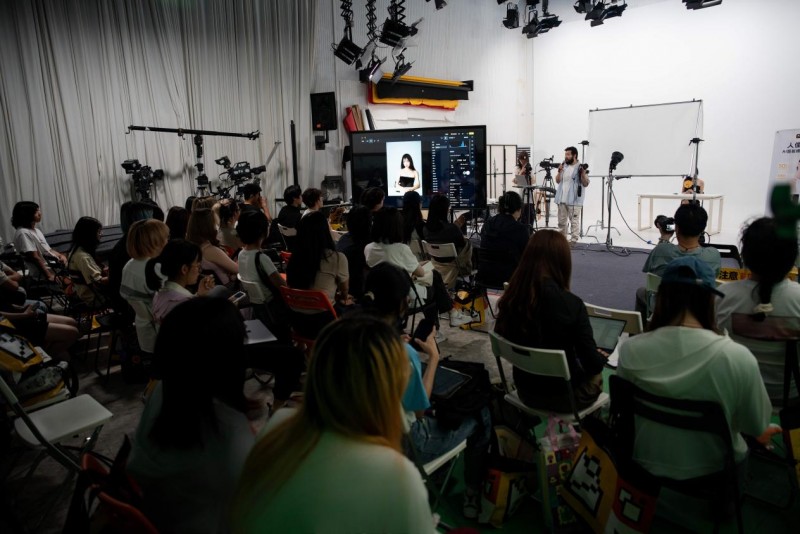 未來視界啟航：像素蛋糕AI修圖課登陸中國傳媒大學-無料攝影圈