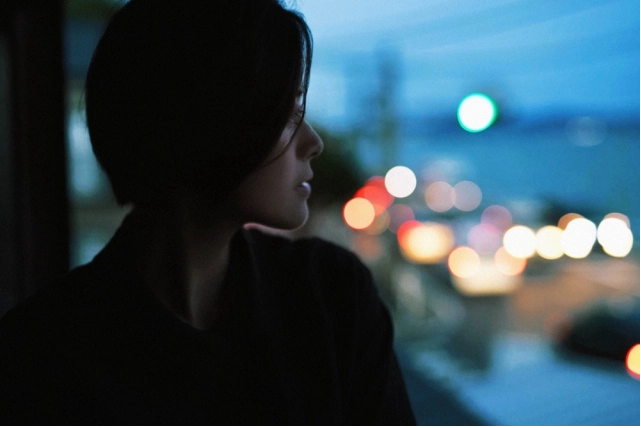 攝影技巧：人群較多的場所怎么拍出畫面干凈的人像？插圖