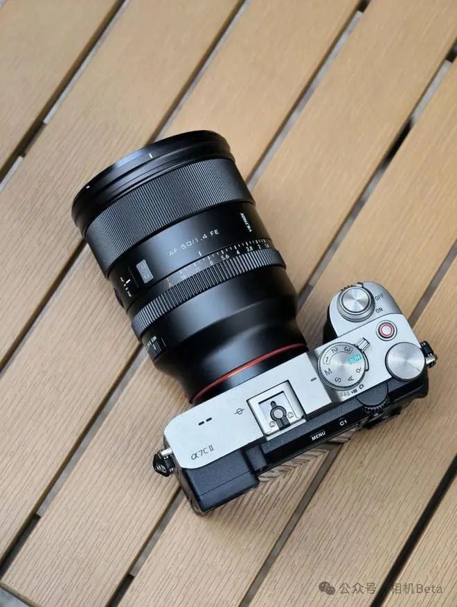 傳言唯卓仕AF 50mm F1.4 Pro首發(fā)價(jià)2799元插圖