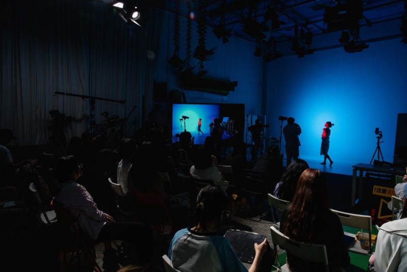 未來視界啟航：像素蛋糕AI修圖課登陸中國傳媒大學插圖2