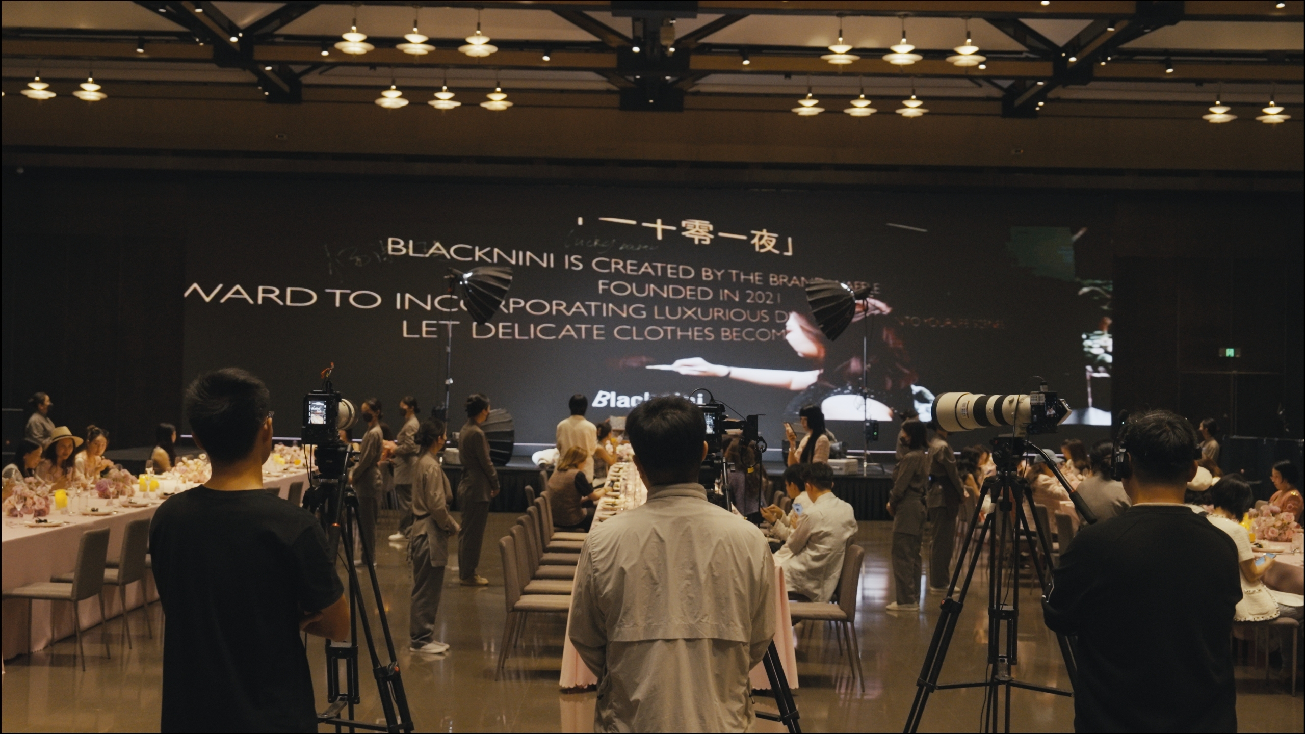 實景直播秀新突破：11臺FX3和FX6攝影機聯(lián)合打造電影感時裝直播秀插圖10