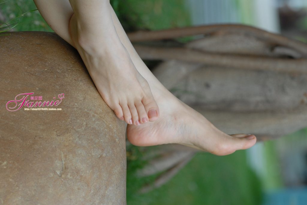 Fannie芬妮每足園 No.287 綠草如茵的家園 溫石 [16P/45MB]插圖1