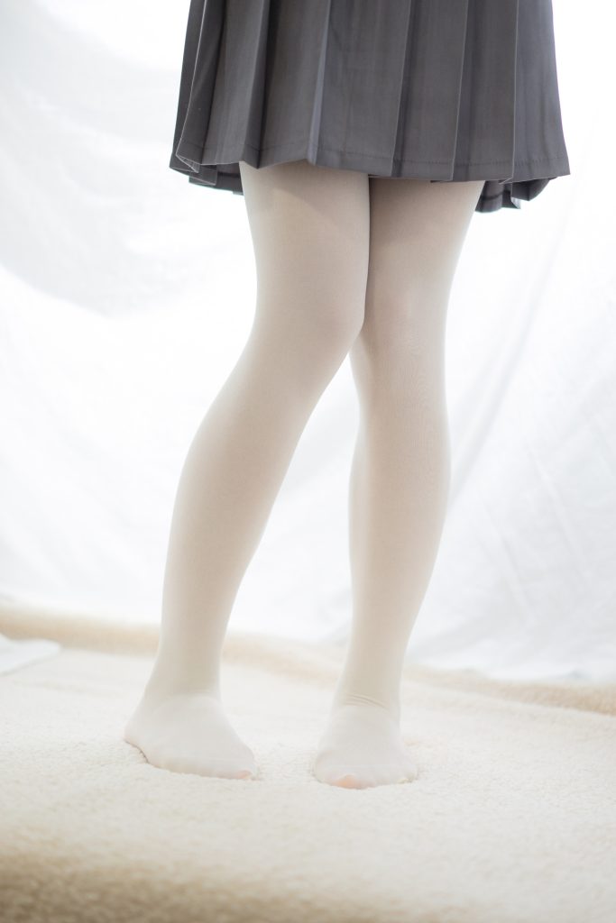 喵寫真 VOL.017 眼鏡學(xué)妹絲足 [104P/736MB]插圖1