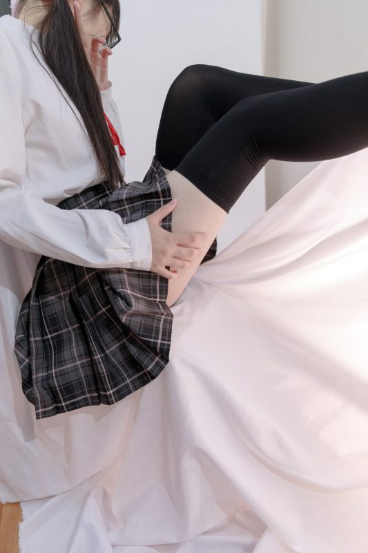 喵寫真 早期作品08 JK黑絲格子裙 [91P/1V/586MB]-無料攝影圈