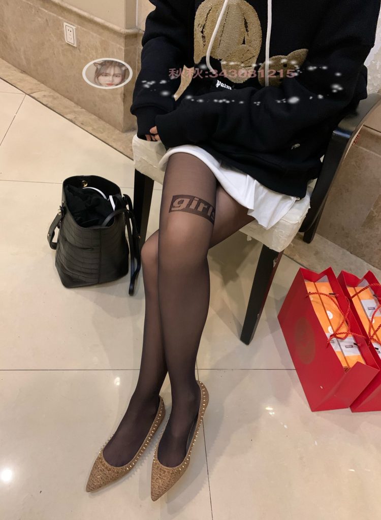 微信朋友圈達(dá)人@Changeable丸子-定制系列 NO.025 字母黑絲[37P/64MB]插圖2