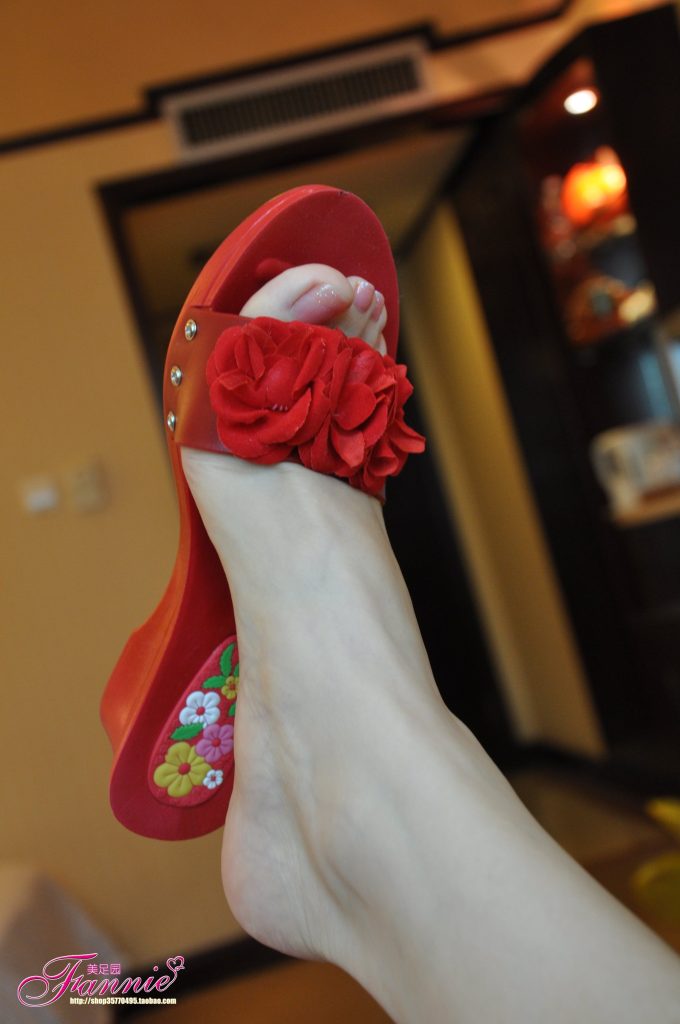 Fannie芬妮每足園 No.318 夢中的婚禮 紅玫瑰 [74P/214MB]插圖1