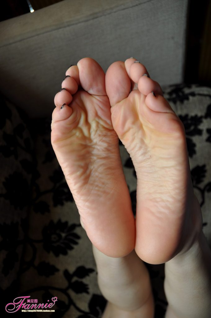 Fannie芬妮每足園 No.326 墨色迷離裸足底 [46P/119MB]插圖