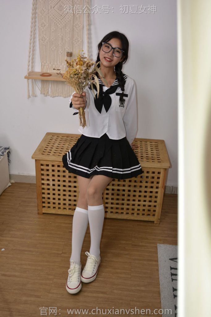 初夏女神 NO.121-1 點(diǎn)點(diǎn) 黑白海軍服[140P/1V/3.56GB]插圖2