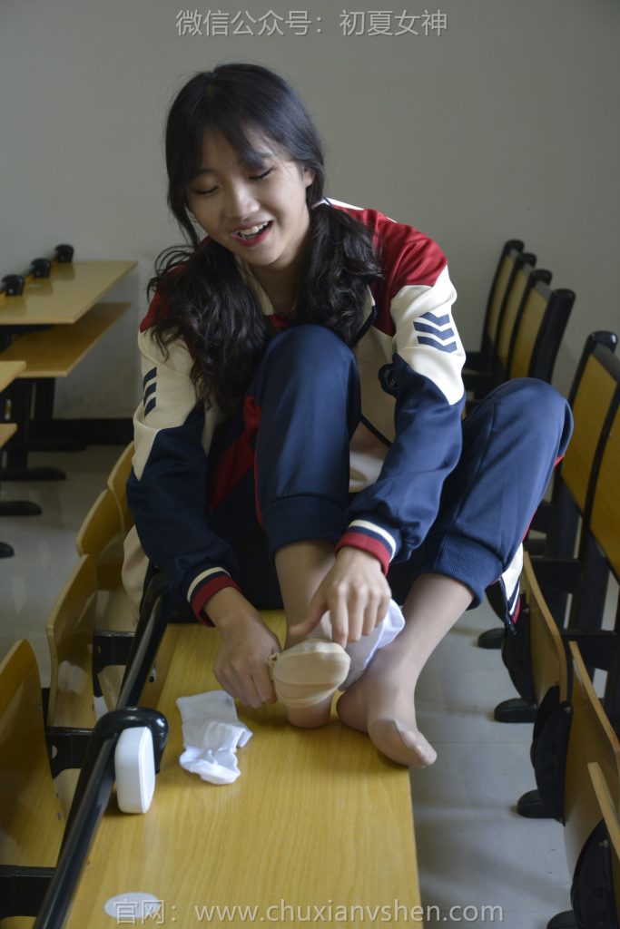 初夏女神 NO.125 點點 英倫風校服[140P/1V/3.50GB]插圖3