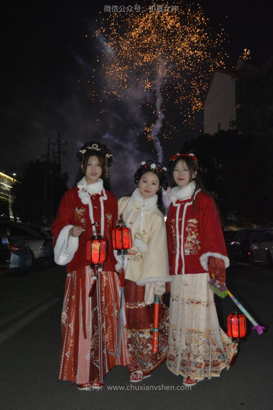 初夏女神 NO.149 雙雙&秀秀&情情 新年快樂[110P/1V/3.06GB]-無料攝影圈