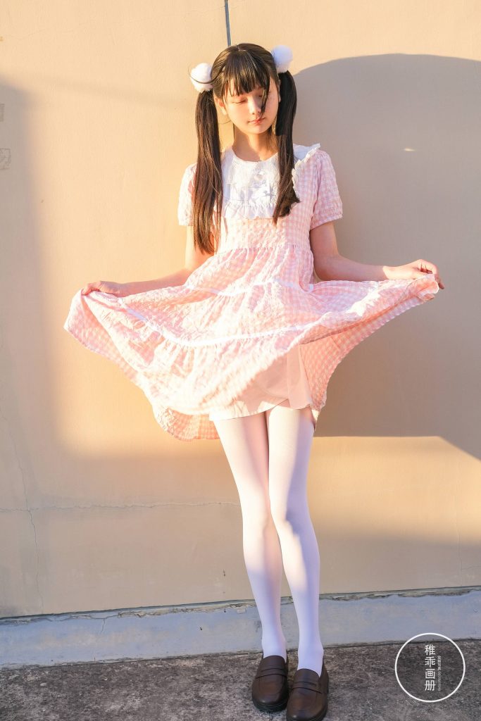 柴系小乖(稚乖畫冊) NO.003 – 夜夜 天臺粉裙[82P/0.98GB]插圖