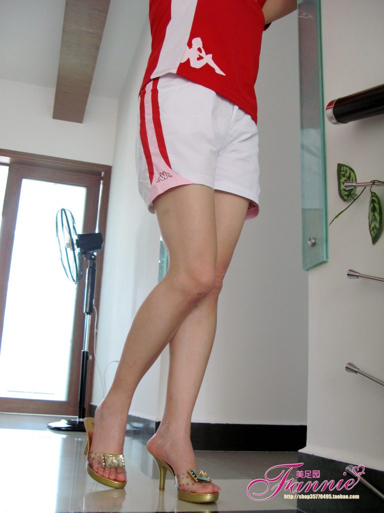 Fannie芬妮每足園 No.473 夏日風(fēng)情 高跟涼拖[43P/129MB]插圖1