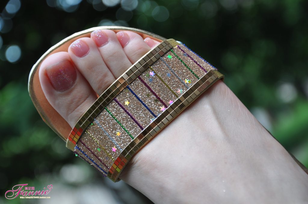 Fannie芬妮每足園 No.507 夏日足下 清爽靚麗 金色拖鞋[47P/140MB]插圖1