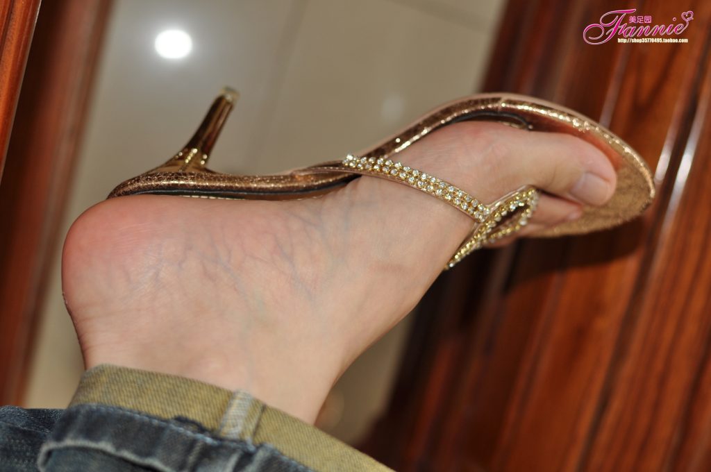 Fannie芬妮每足園 No.512 心緒盈秋 裸足高跟[63P/178MB]插圖3