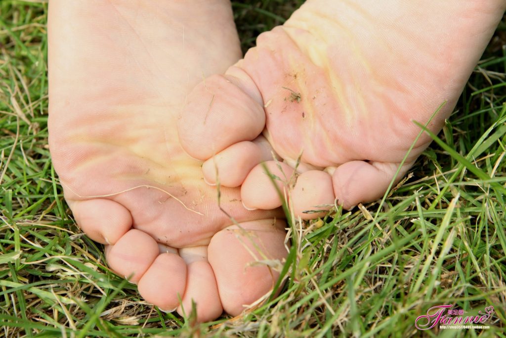 Fannie芬妮每足園 No.519 行在深秋 草地[83P/244MB]插圖