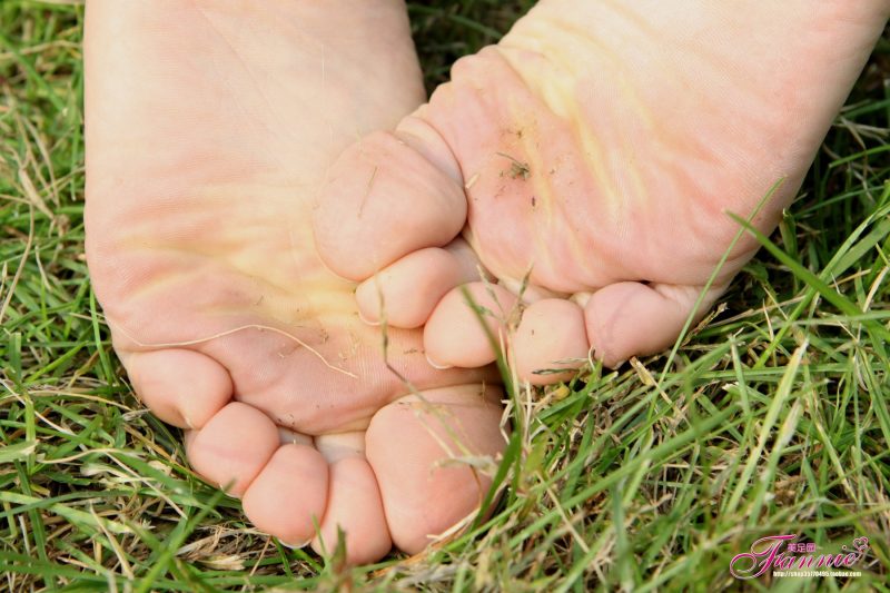 Fannie芬妮每足園 No.519 行在深秋 草地[83P/244MB]-無料攝影圈