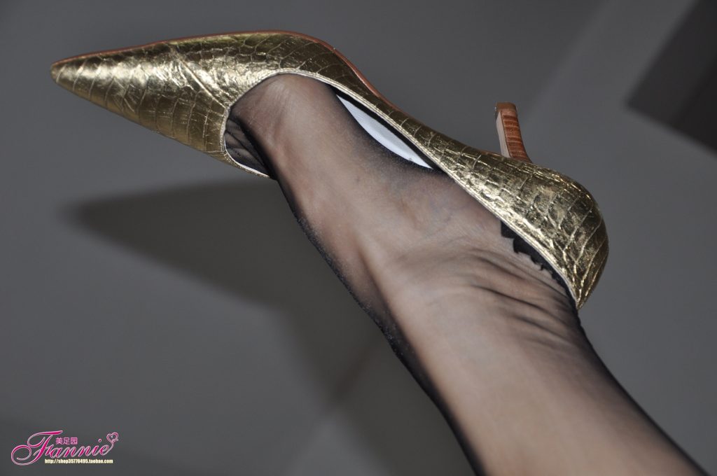 Fannie芬妮每足園 No.562 夜媚迷情 黑色純絲金色船襪[46P/134MB]插圖