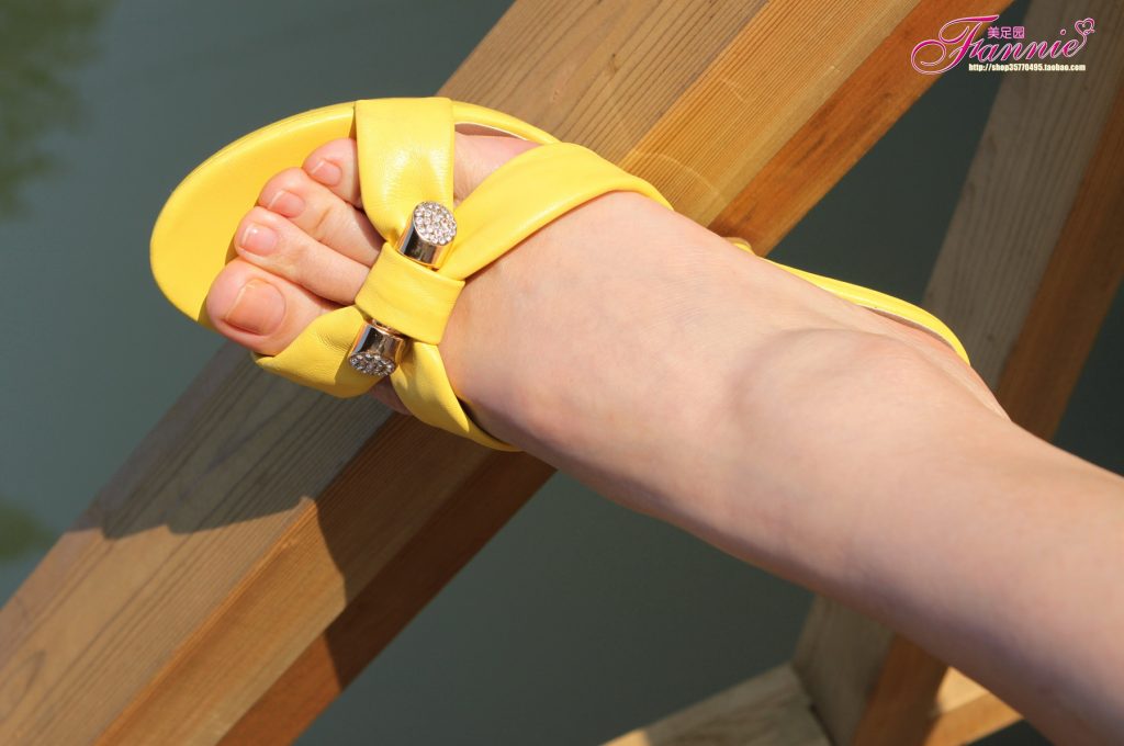 Fannie芬妮每足園 No.584 園林秋色 黃拖裸足[47P/131MB]插圖2