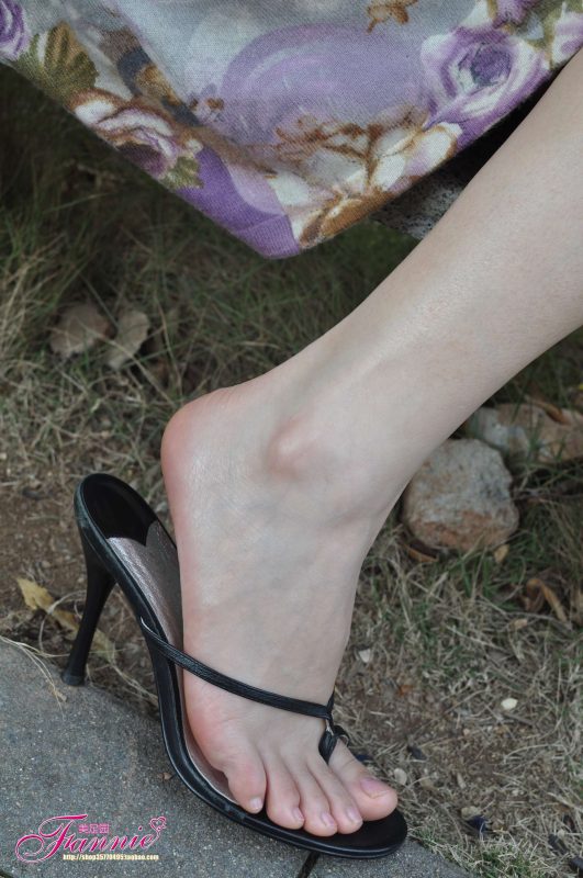 Fannie芬妮每足園 No.597 早春二月 黑色涼拖[70P/210MB]-無料攝影圈