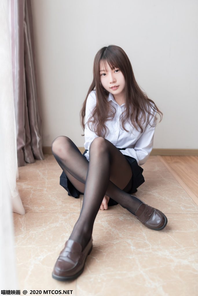 喵糖映畫 VOL.265 春季暖陽下的黑絲 [36P/285MB]插圖