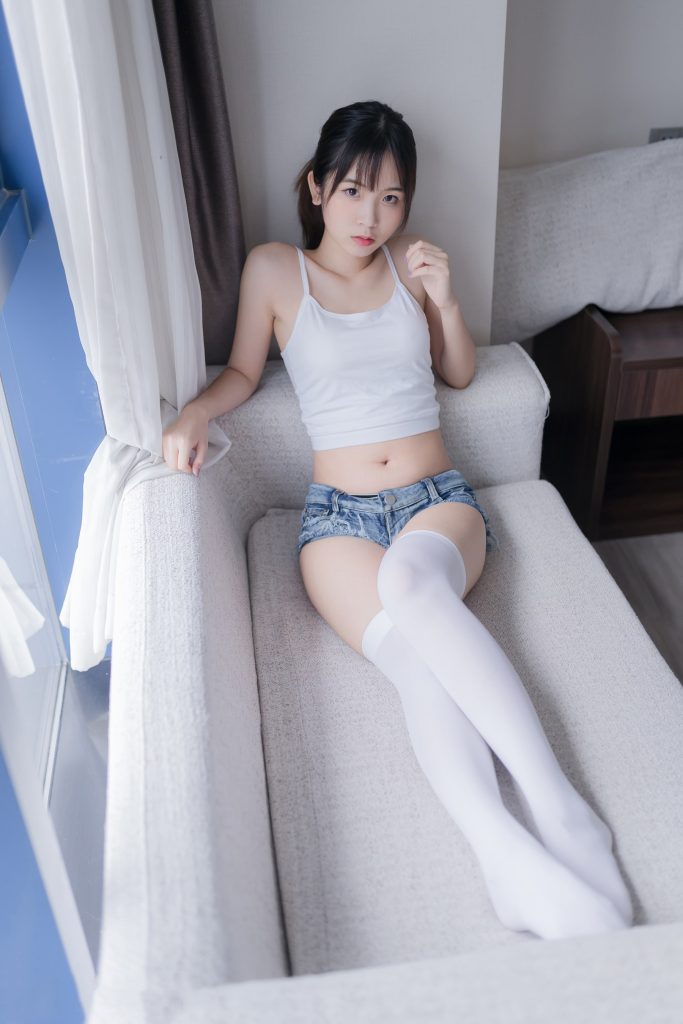 [喵糖映畫]VOL.442 白絲 吊帶熱褲 [36P/124MB]插圖3